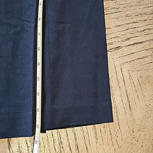 Black mid length pleated skirt size 2 Tahari - Picture 6 of 7